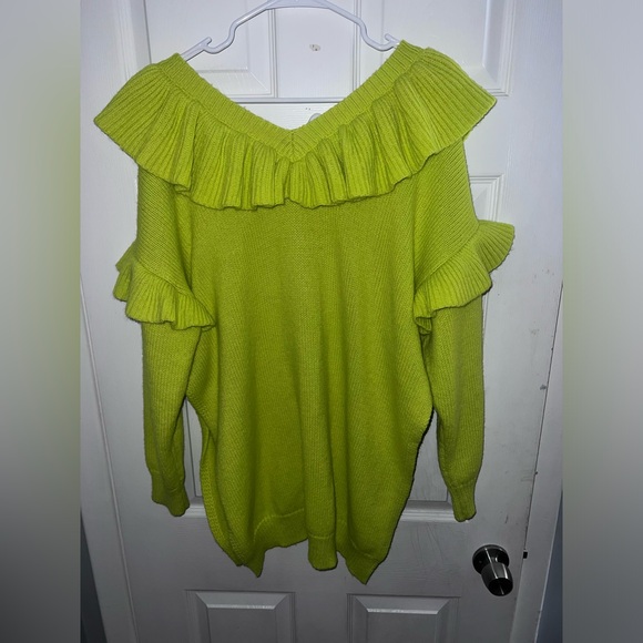 Like New ZARA RUFFLED KNIT SWEATER V - NECK
Fluorescent lime M-L - Picture 4 of 7